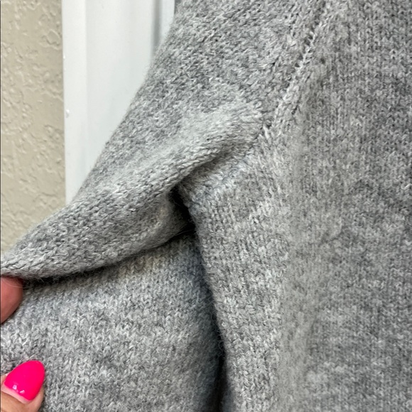 NWOT Cupcakes & Cashmere super soft fuzzy Gray Ghost Sweater. Size 1X - Picture 3 of 6